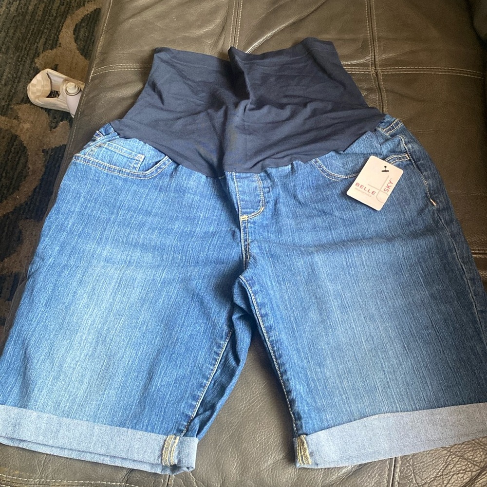 Maternity mid thigh shorts with band